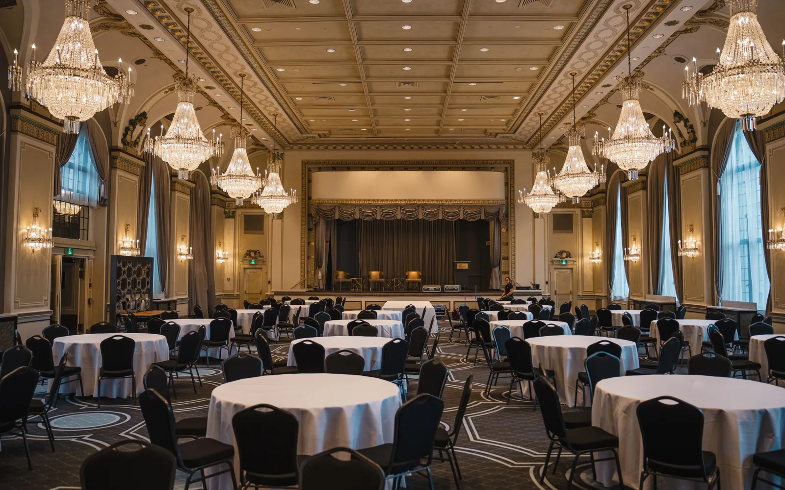 Salle de réception intérieure prête pour un repli